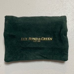 New Soft Velvet Travel Jewelry Case. Navy. 8x5 inches when open.